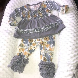 Marie Nicole 2 Piece Ruffle Set size 0-3 Months